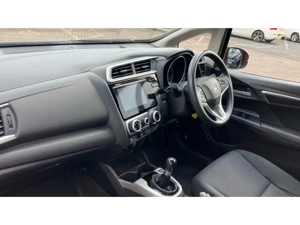 2018-honda-jazz-13-i-vtec-se-big-1