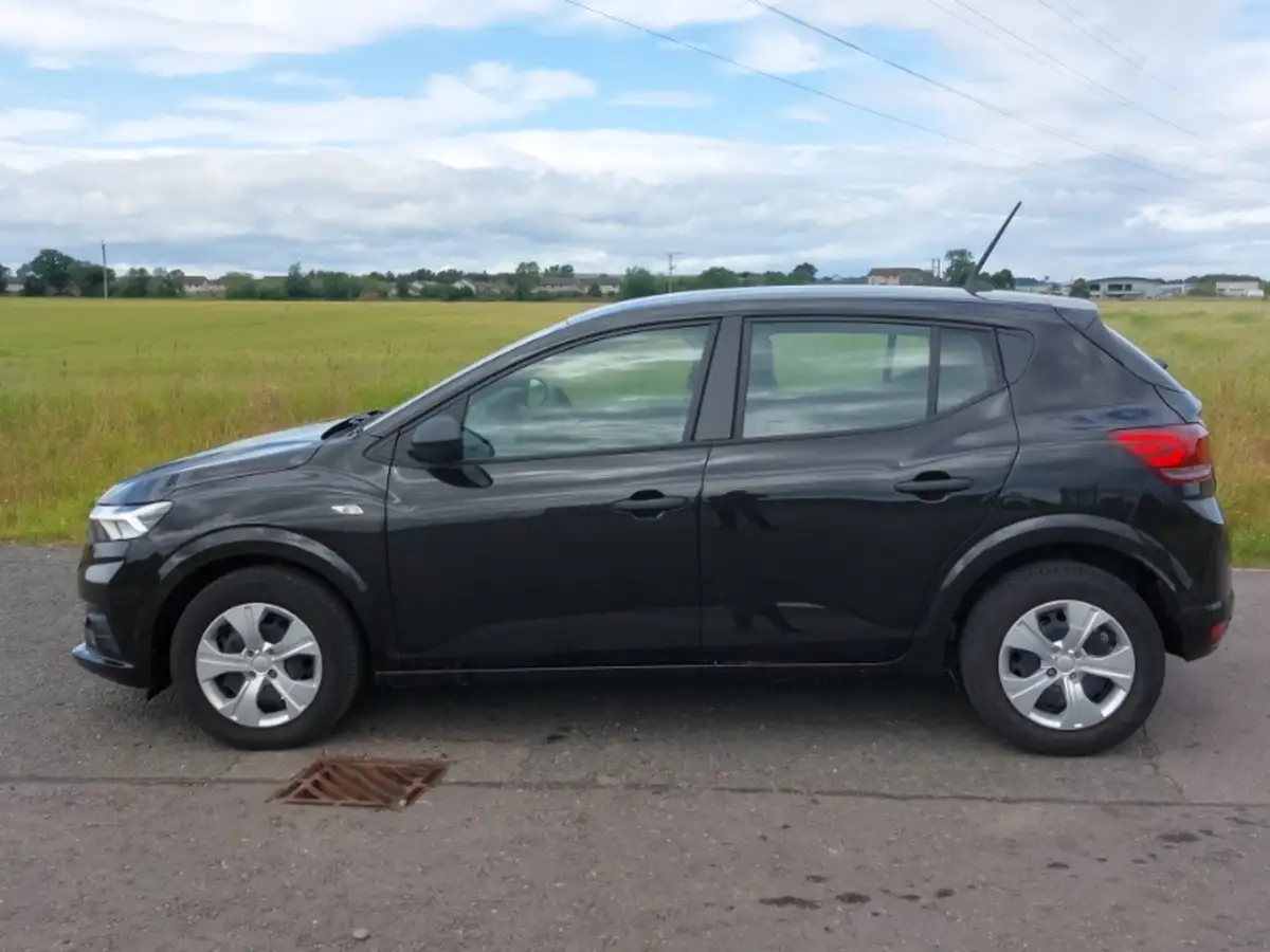 2024-dacia-sandero-10-tce-essential-90bhp-big-3