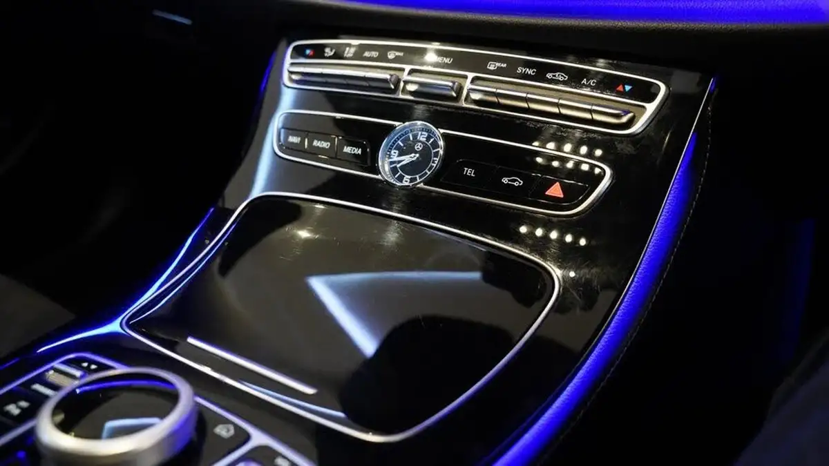 2017-mercedes-benz-e-class-20d-e220d-amg-line-ss-estate-5d-big-9