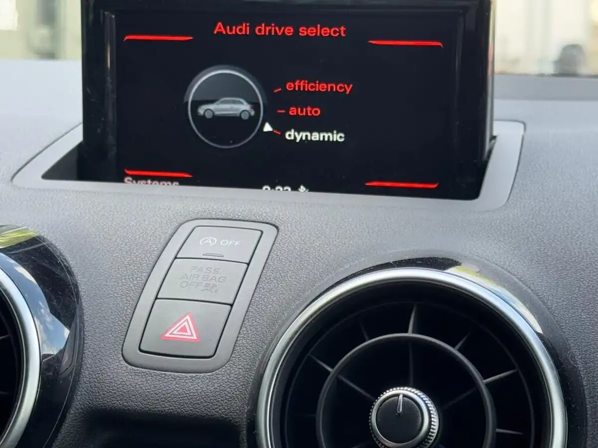 2015-audi-a1-20-s1-hatchback-3d-big-3
