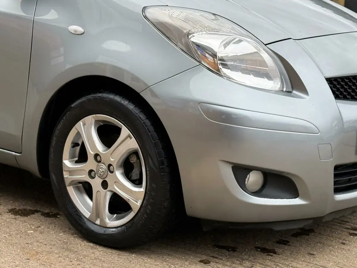 2011-toyota-yaris-133-tr-vvt-i-5d-mmt-big-18