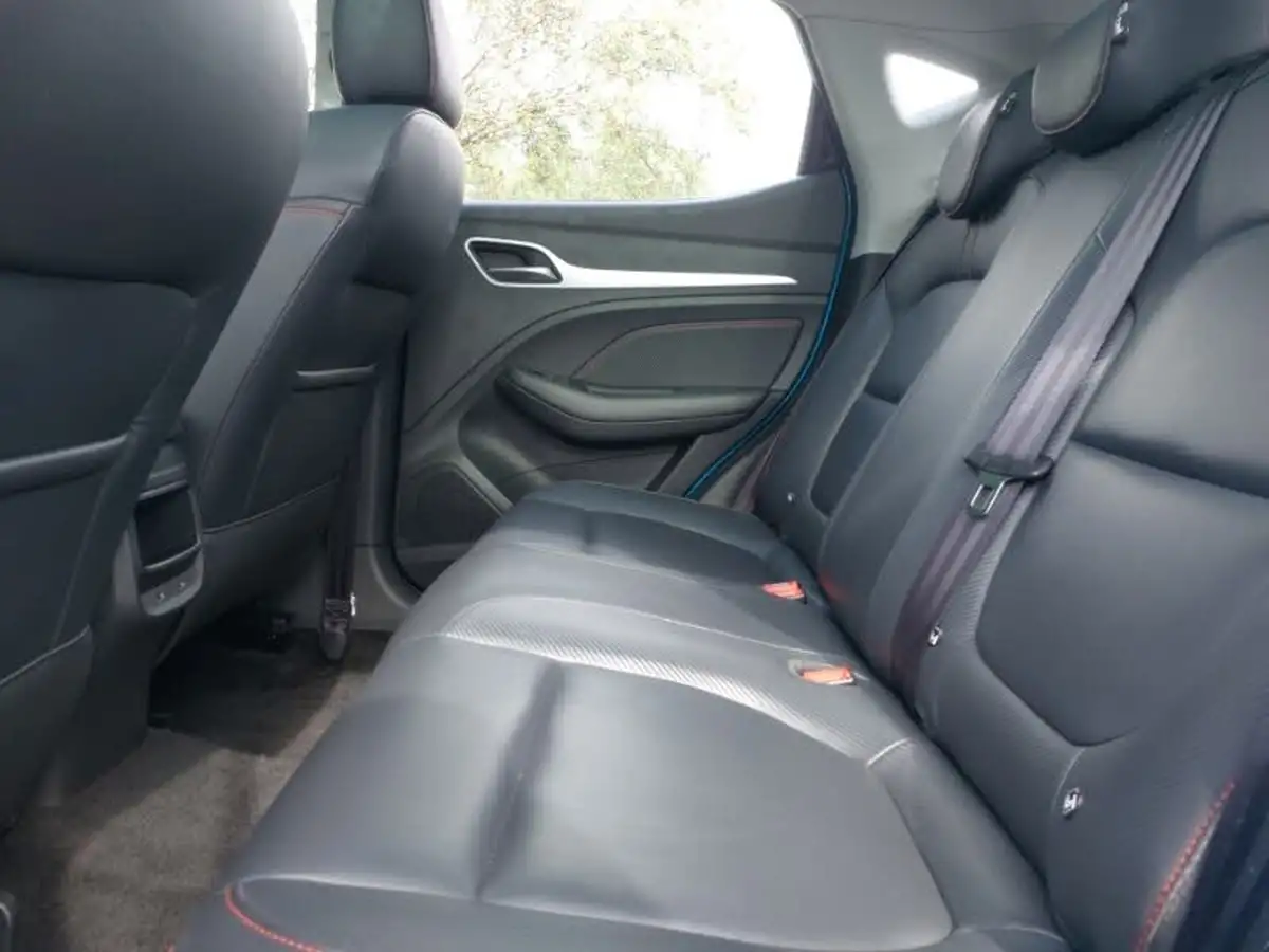 2022-mg-zs-suv-10t-gdi-exclusive-big-5