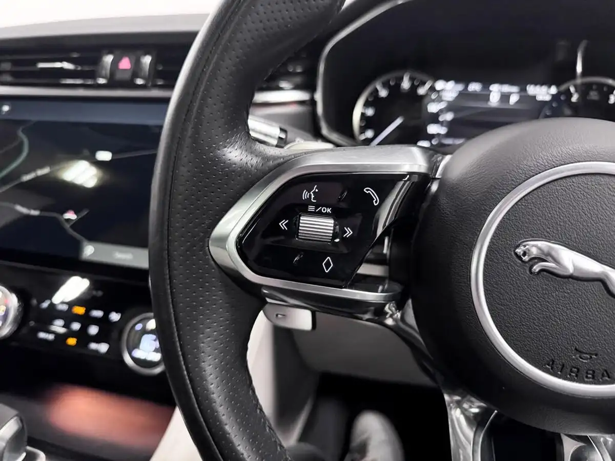 2022-jaguar-f-pace-20-d200-r-dynamic-black-big-43