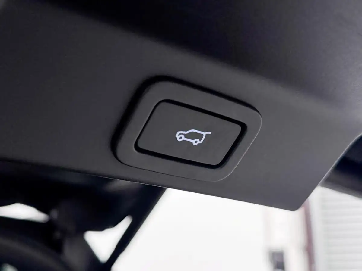 2022-jaguar-f-pace-20-d200-r-dynamic-black-big-15
