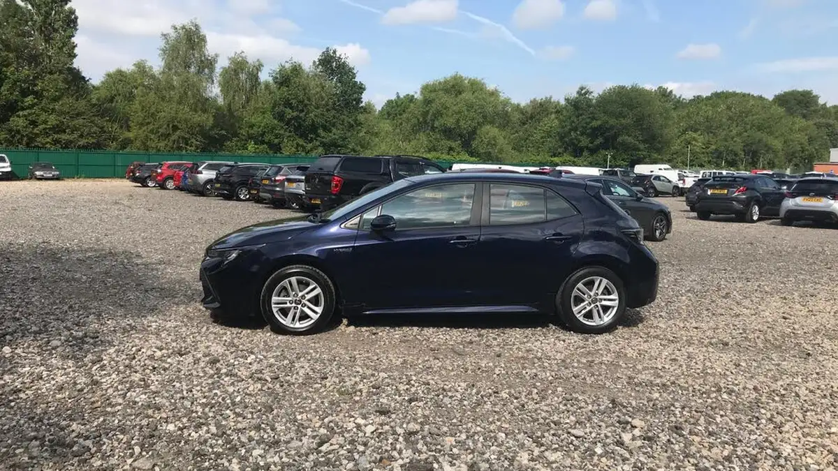2022-toyota-corolla-18-vvt-i-icon-120bhp-trk-hatchback-5d-big-16