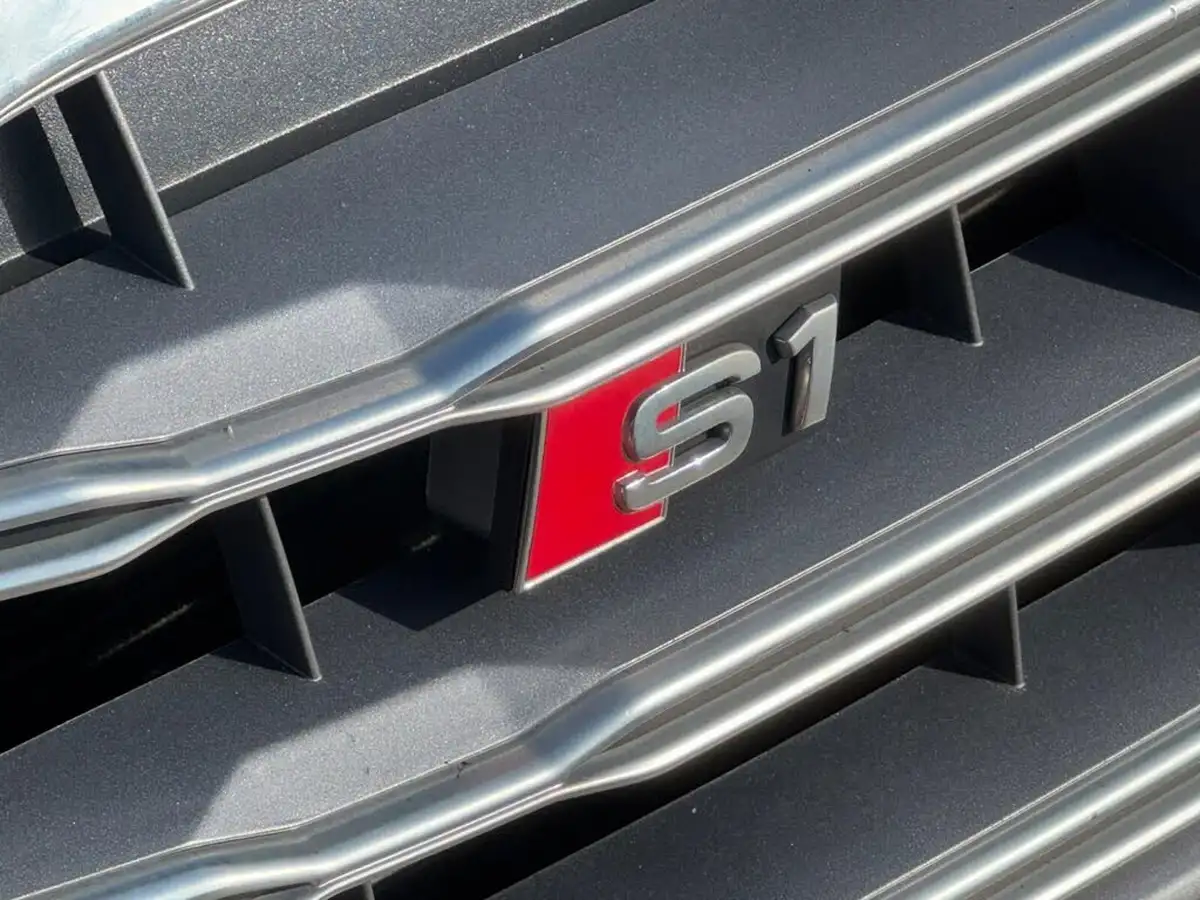 2015-audi-a1-20-s1-hatchback-3d-big-51