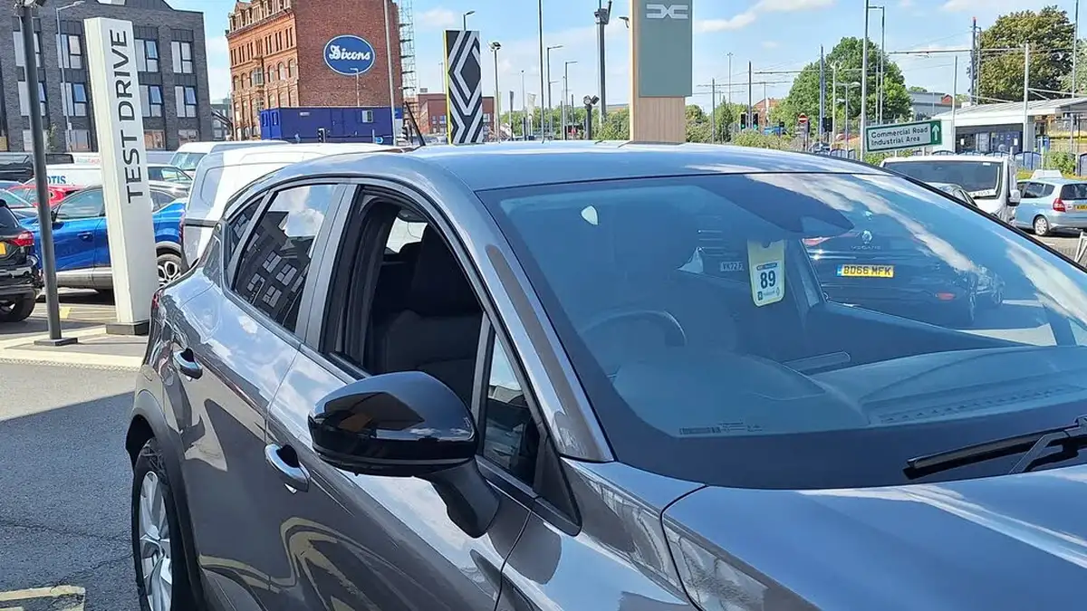 2021-renault-captur-13-tce-iconic-140ps-big-19