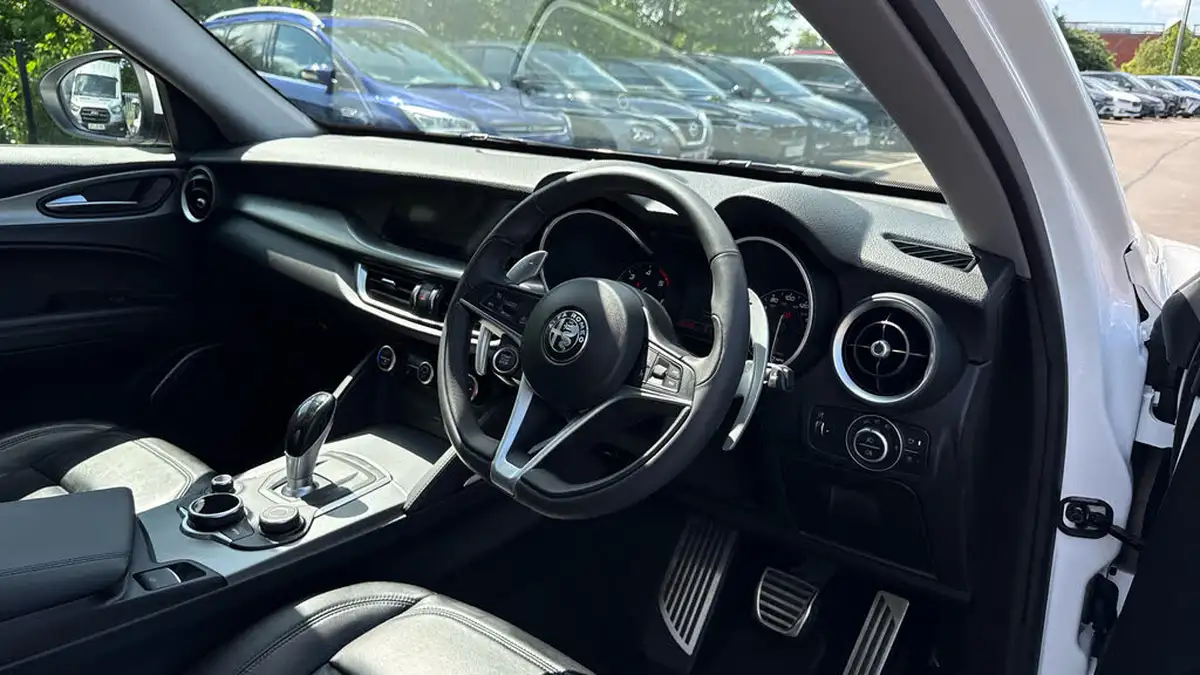 2021-alfa-romeo-stelvio-22td-speciale-big-8