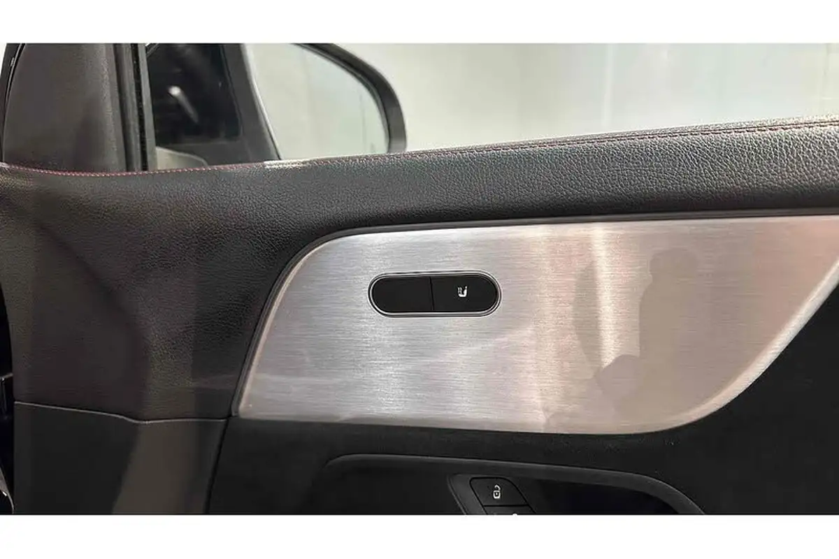 2021-mercedes-benz-eqa-e-eqa-250-amg-line-big-32