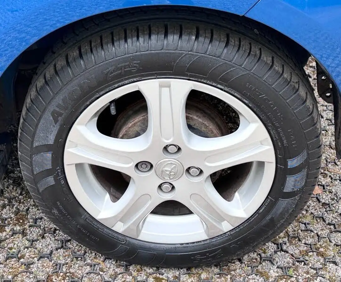 2010-toyota-yaris-10-tr-3d-big-35