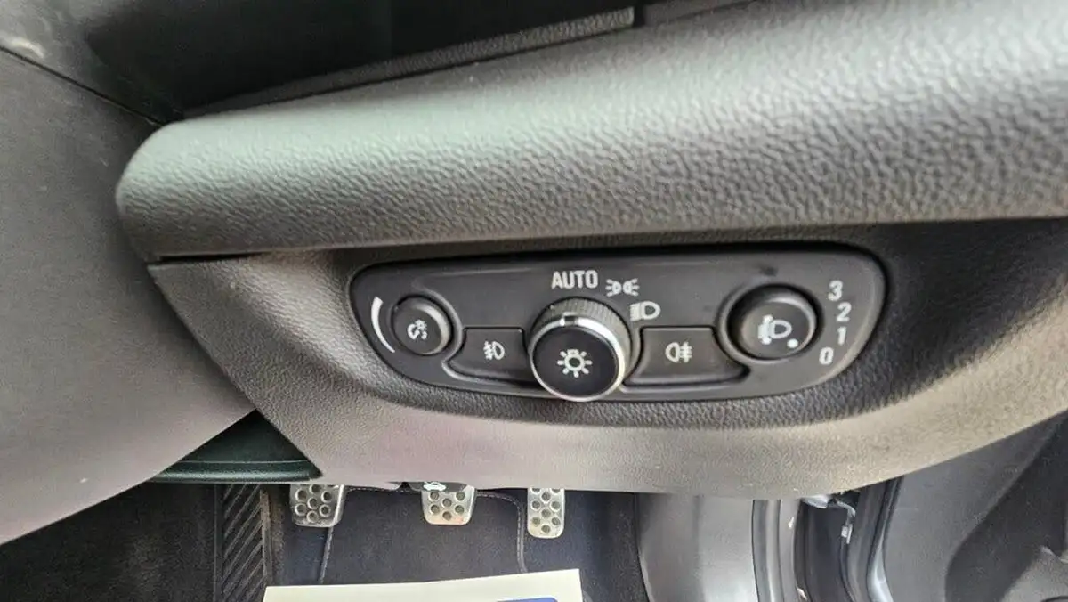 2019-vauxhall-insignia-grand-sport-15-turbo-sri-vx-line-nav-ss-big-28