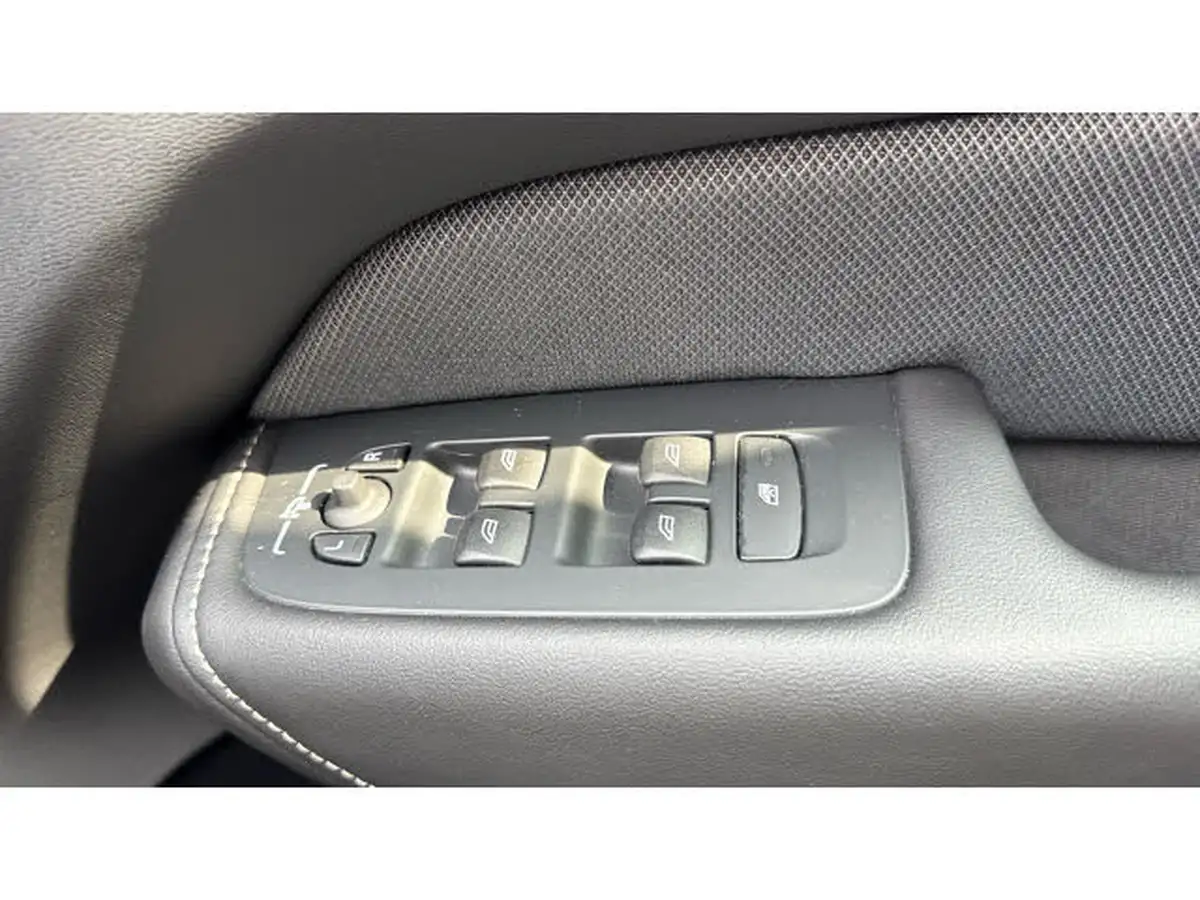 2021-volvo-xc60-20td-b4-r-design-big-25