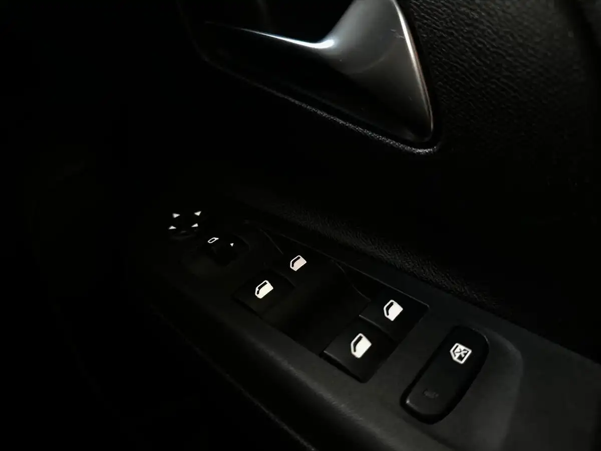 2022-vauxhall-corsa-e-sri-premium-big-19