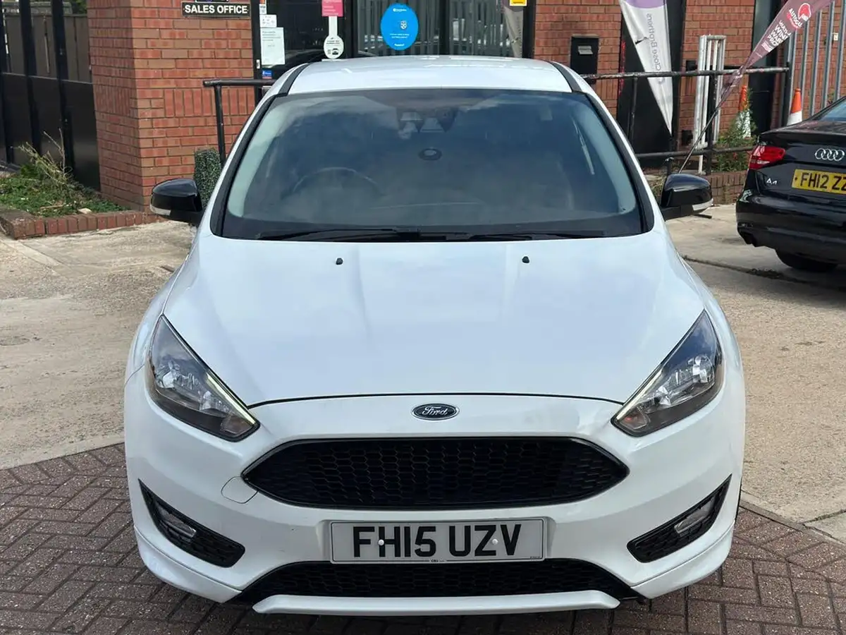 2015-ford-focus-15tdci-titanium-hatchback-big-2