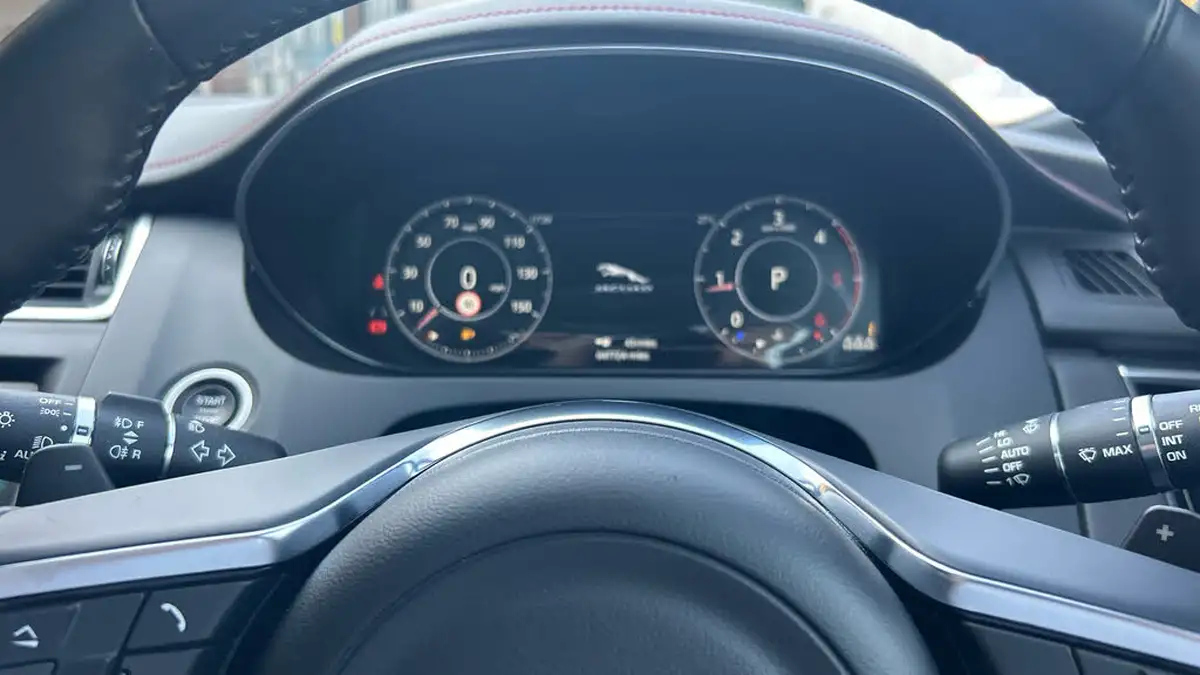 2019-jaguar-e-pace-20-i4d-chequered-flag-180ps-big-15