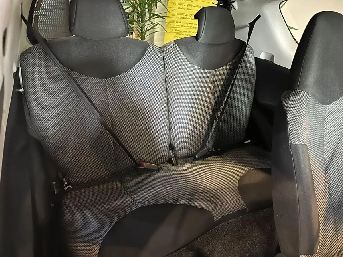 2013-toyota-aygo-10-mode-ac-3d-big-22