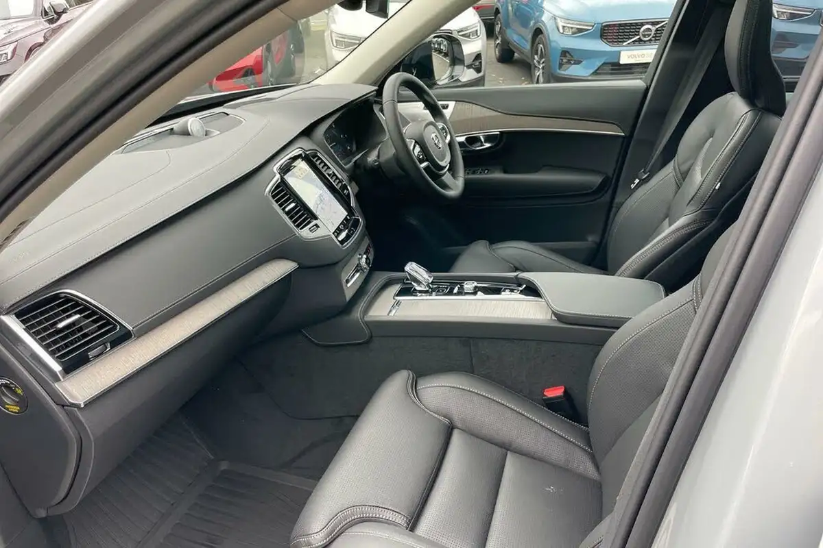 2024-volvo-xc90-20-b5-ultra-dark-big-25