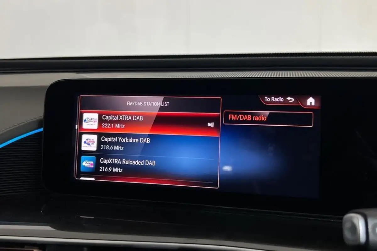 2020-mercedes-benz-eqc-e-eqc-400-amg-line-big-15