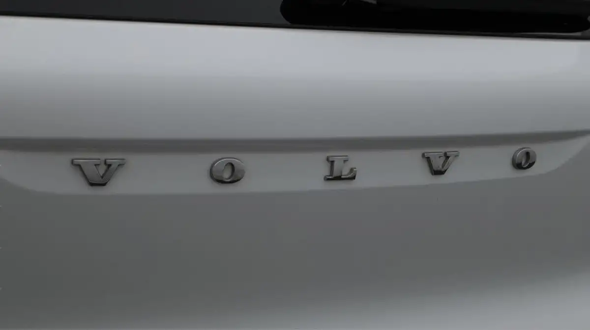 2020-volvo-xc40-20-t4-r-design-awd-big-23