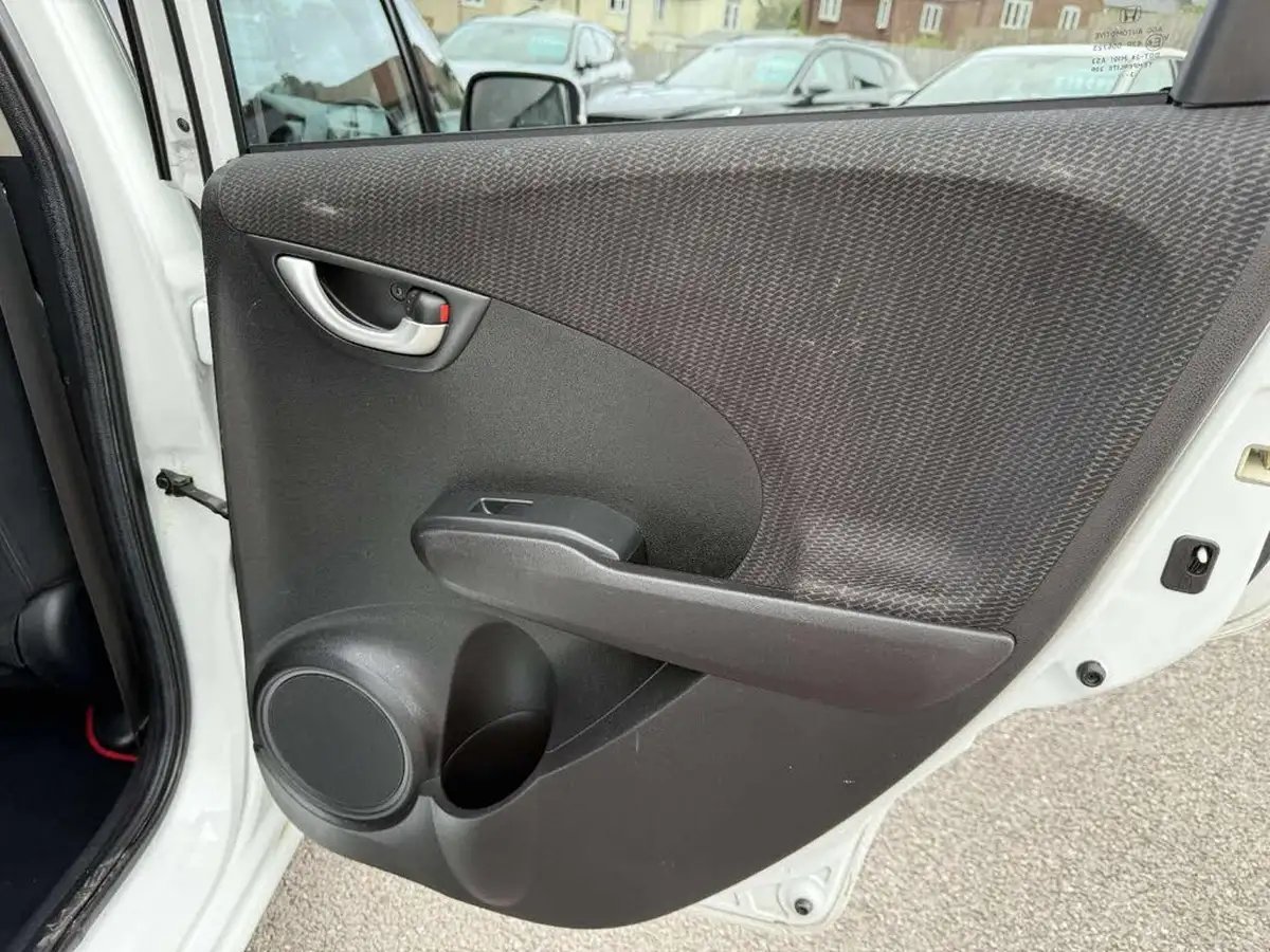 2014-honda-jazz-14-es-plus-big-32