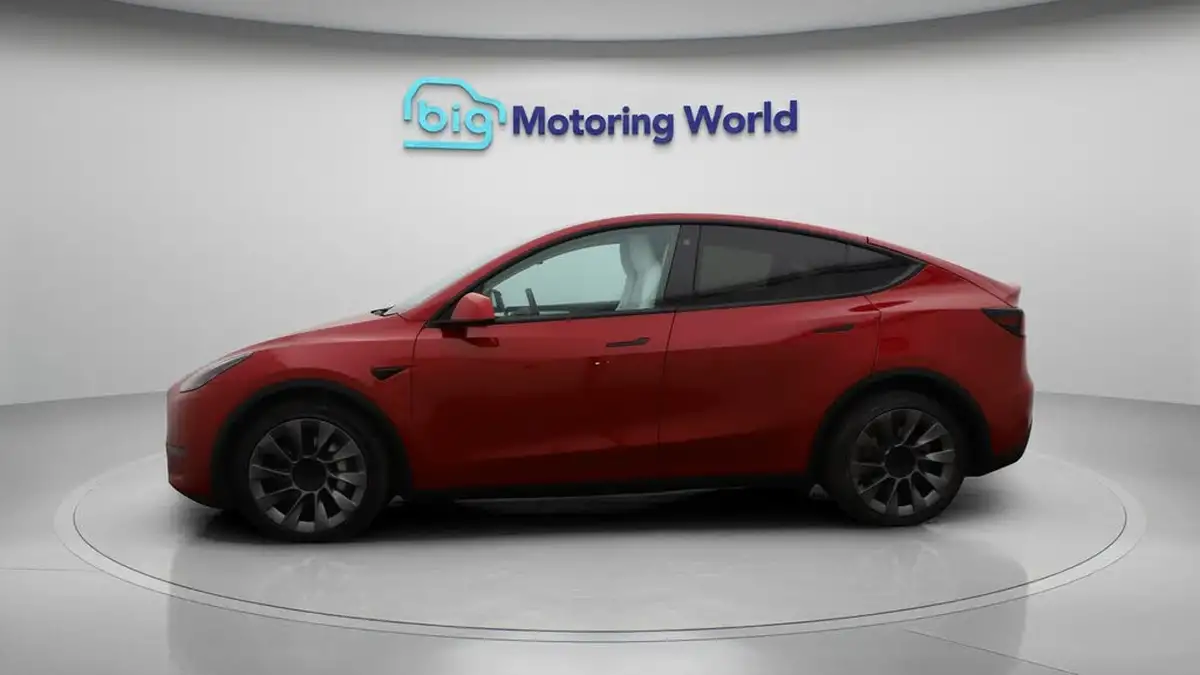 2022-tesla-model-y-e-long-range-big-4