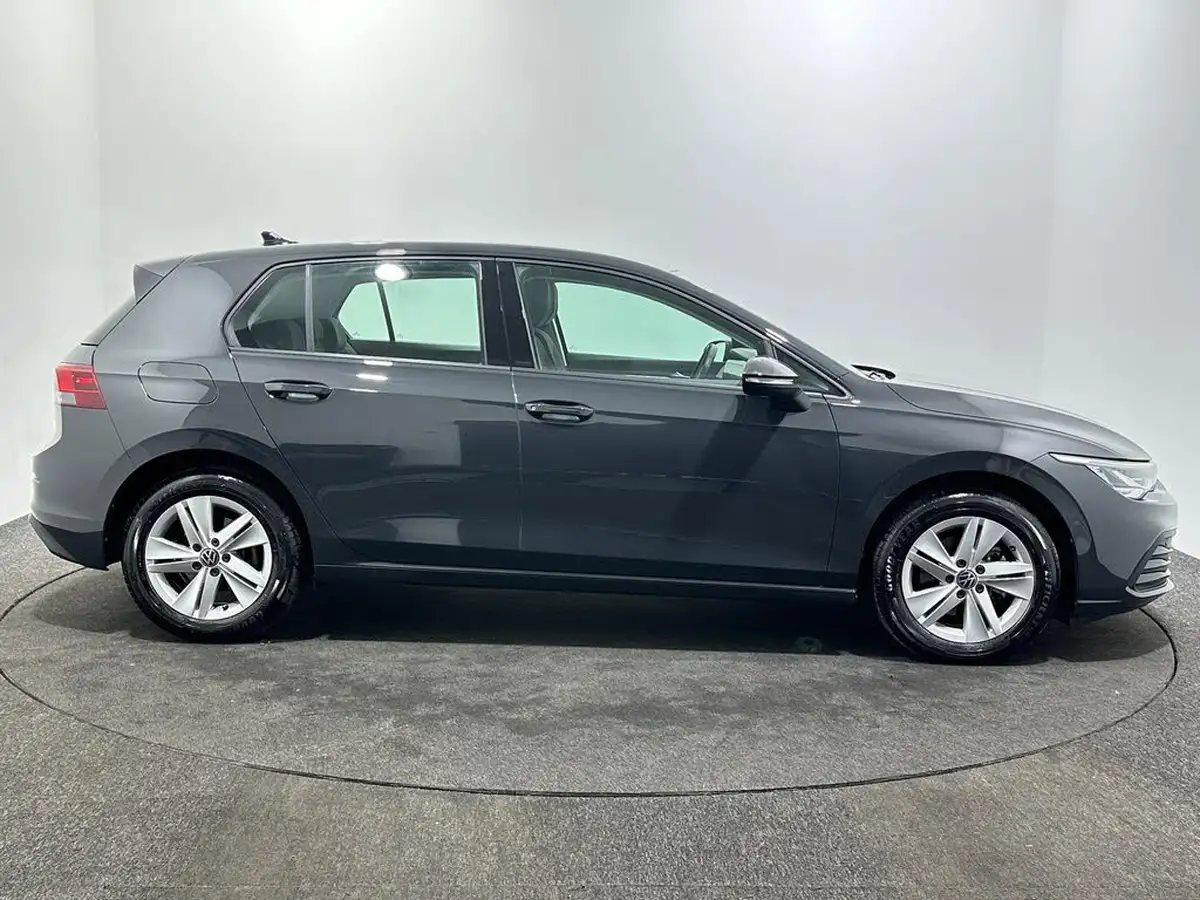 2022-volkswagen-golf-15-tsi-life-150ps-hatchback-big-8