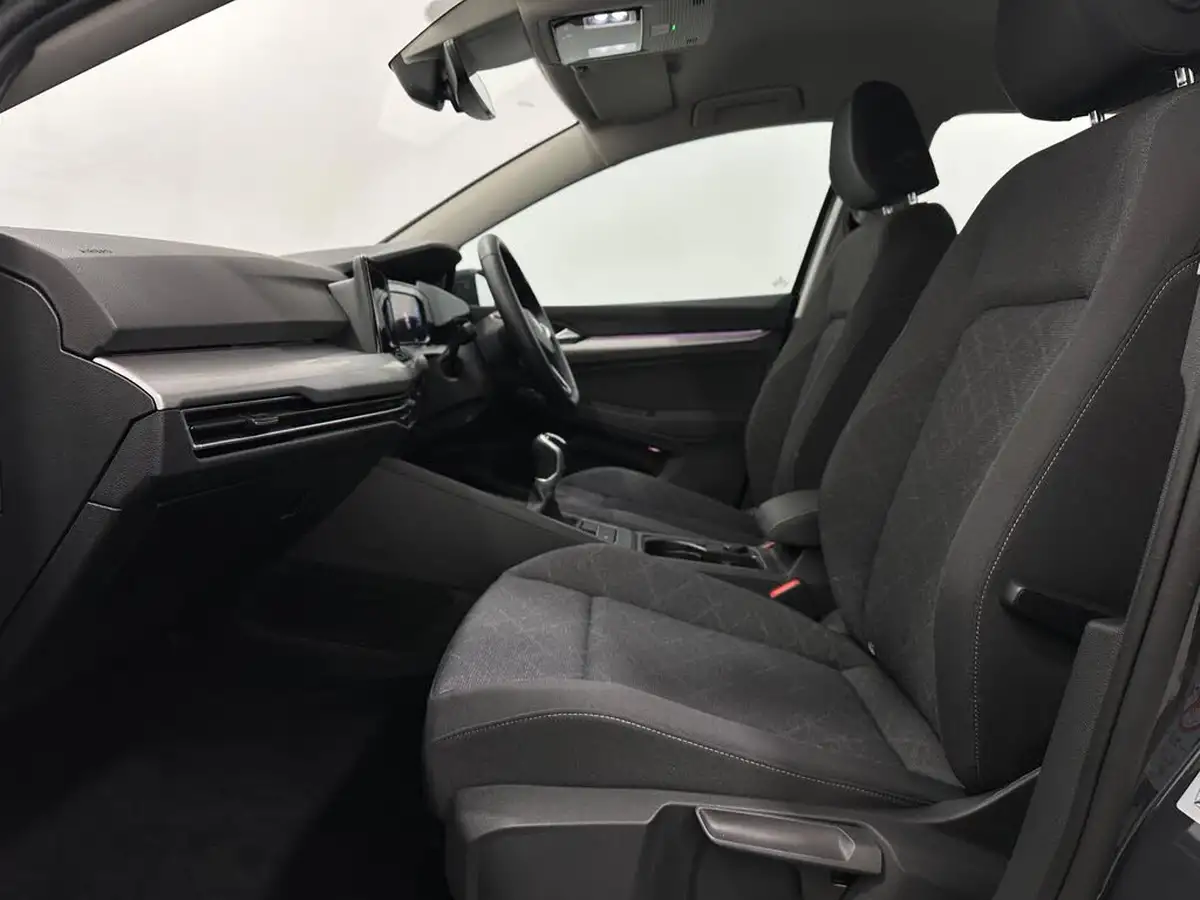 2022-volkswagen-golf-15-tsi-life-150ps-hatchback-big-32