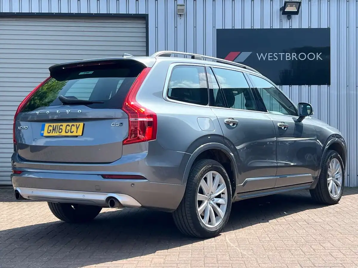 2016-volvo-xc90-20td-d5-momentum-big-1