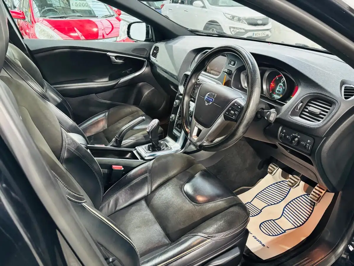 2013-volvo-v40-16td-d2-r-design-nav-big-9