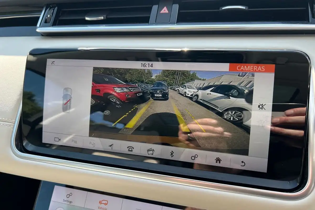2017-land-rover-range-rover-velar-30-p380-hse-big-29