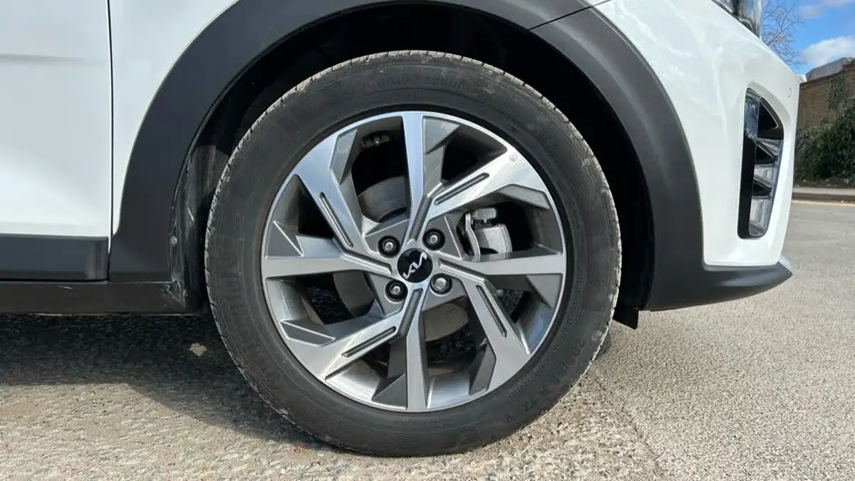 2024-kia-stonic-10-t-gdi-gt-line-s-98bhp-dct-big-4
