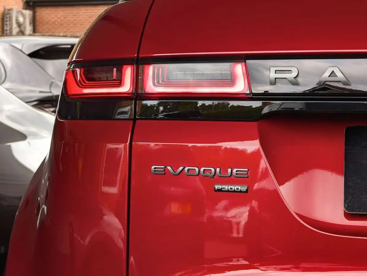 2022-land-rover-range-rover-evoque-15-p300e-r-dynamic-se-big-16
