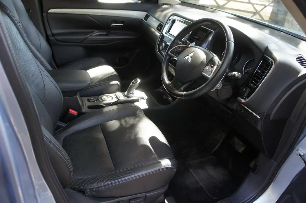 2014-mitsubishi-outlander-20-gx4h-big-6