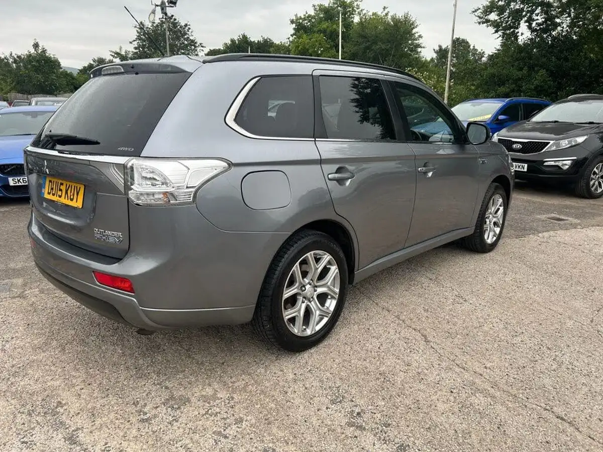 2015-mitsubishi-outlander-20-gx4hs-phev-big-2