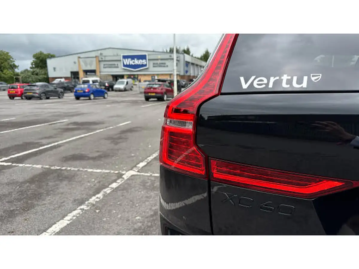 2025-volvo-xc60-20-t6-plus-black-edition-big-31