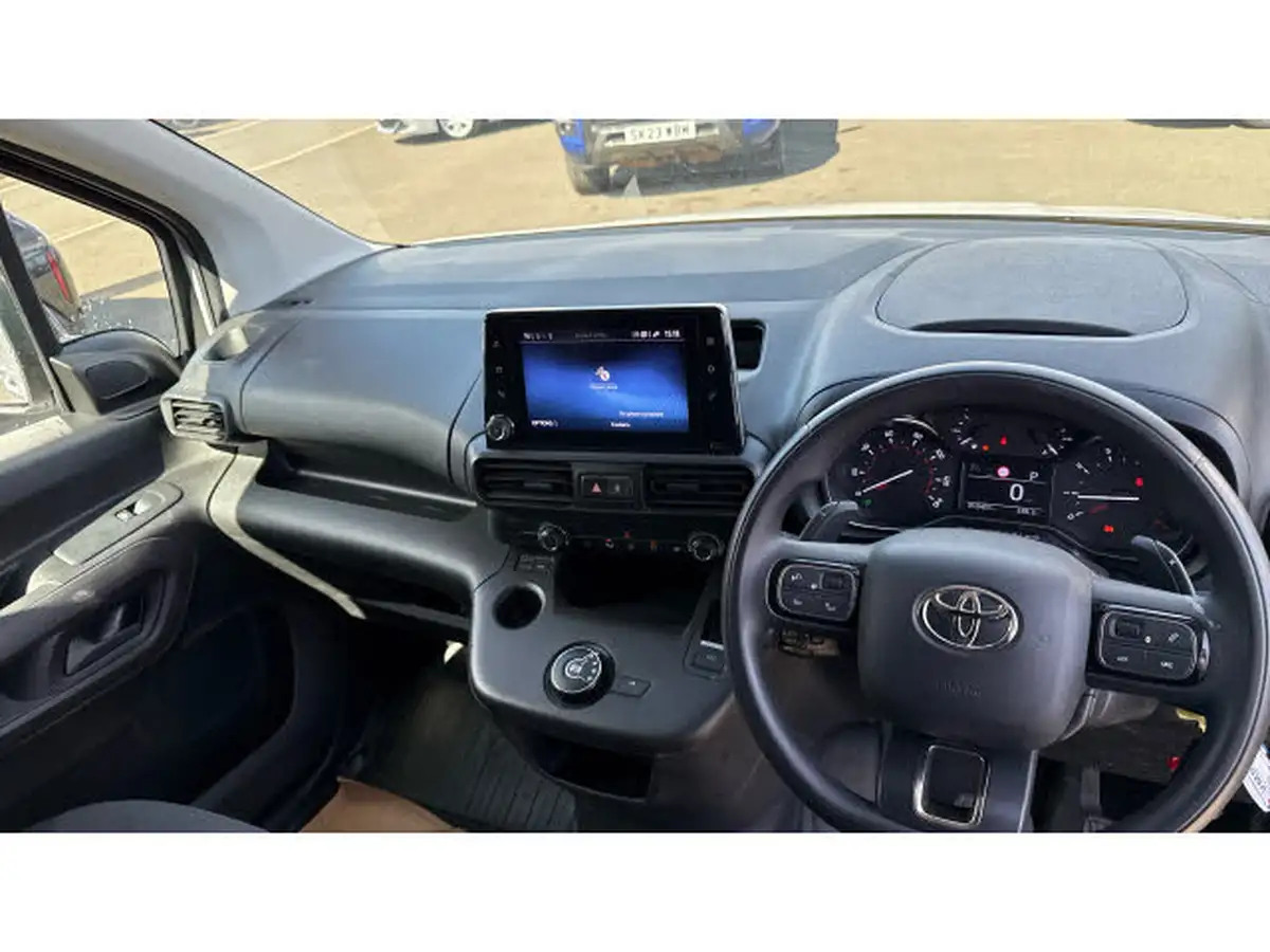 2023-toyota-proace-city-15d-design-100hpeu6d-big-4