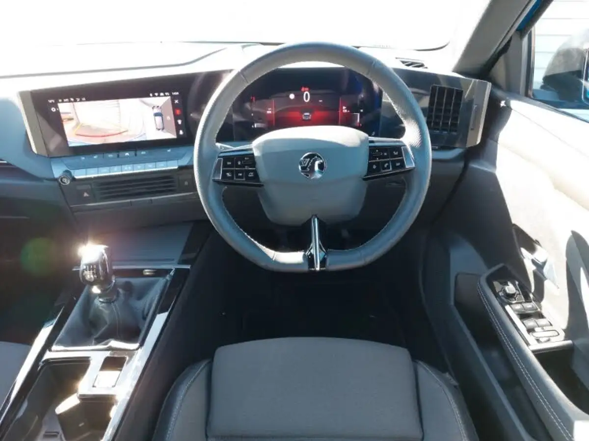2023-vauxhall-astra-12-turbo-gs-sport-tourer-big-6