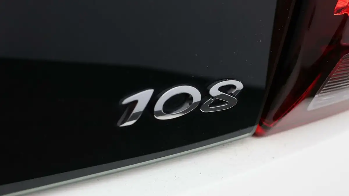 2021-peugeot-108-10-active-5d-big-26