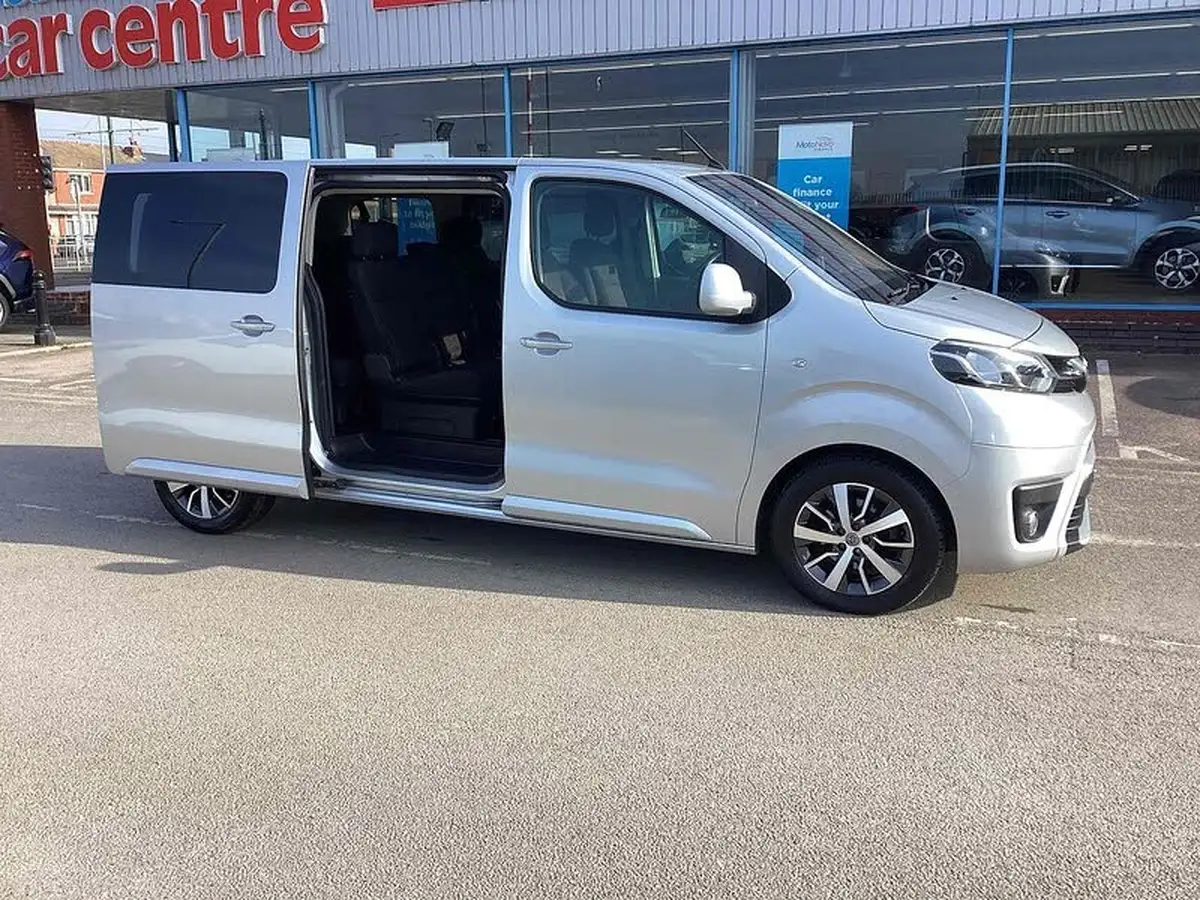 2019-toyota-proace-verso-20d-family-150ps-l1ss-big-6