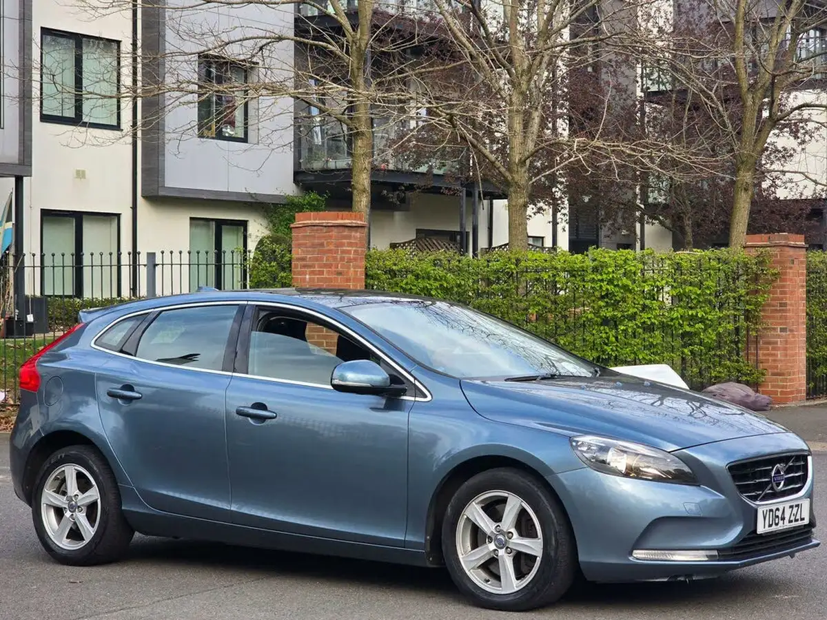 2014-volvo-v40-20td-d3-se-nav-big-37