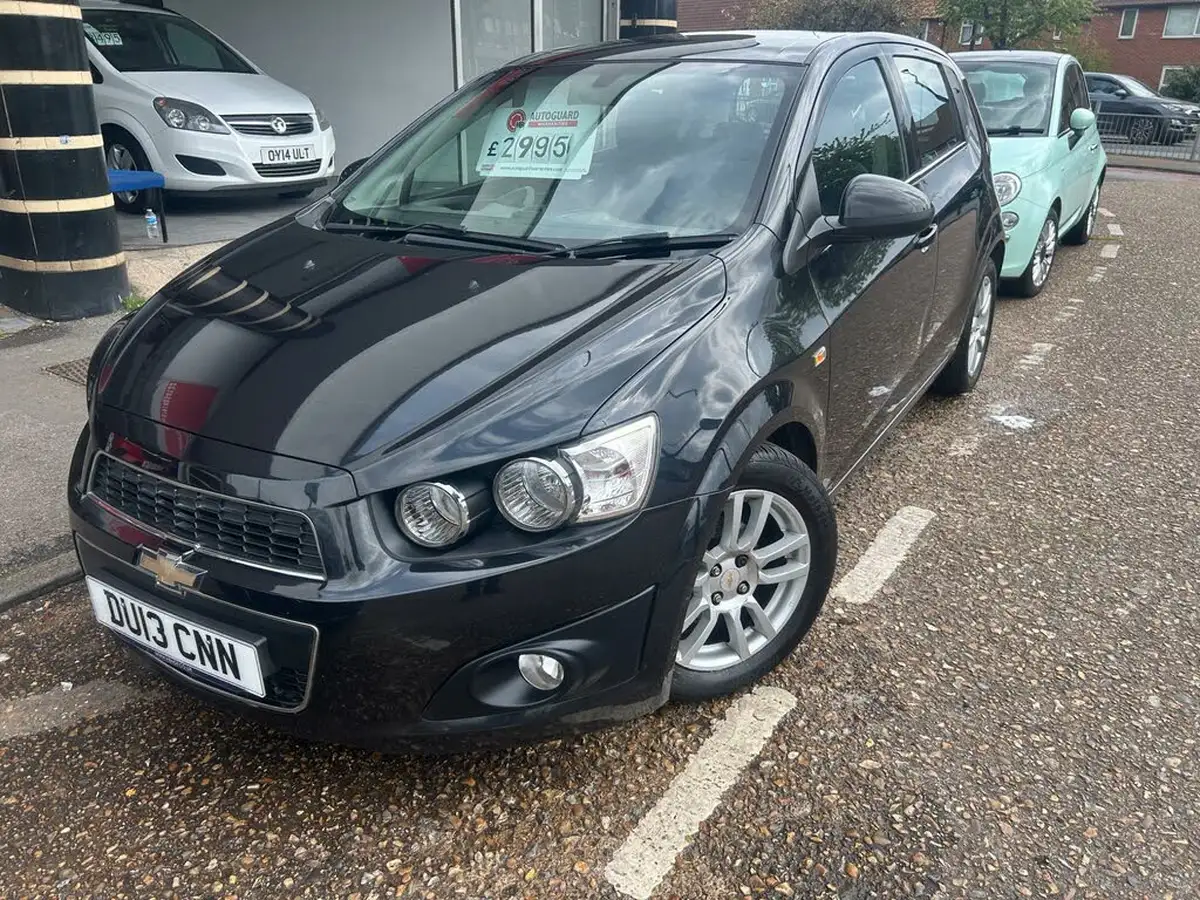2013-chevrolet-aveo-14-ltz-99bhp-big-2