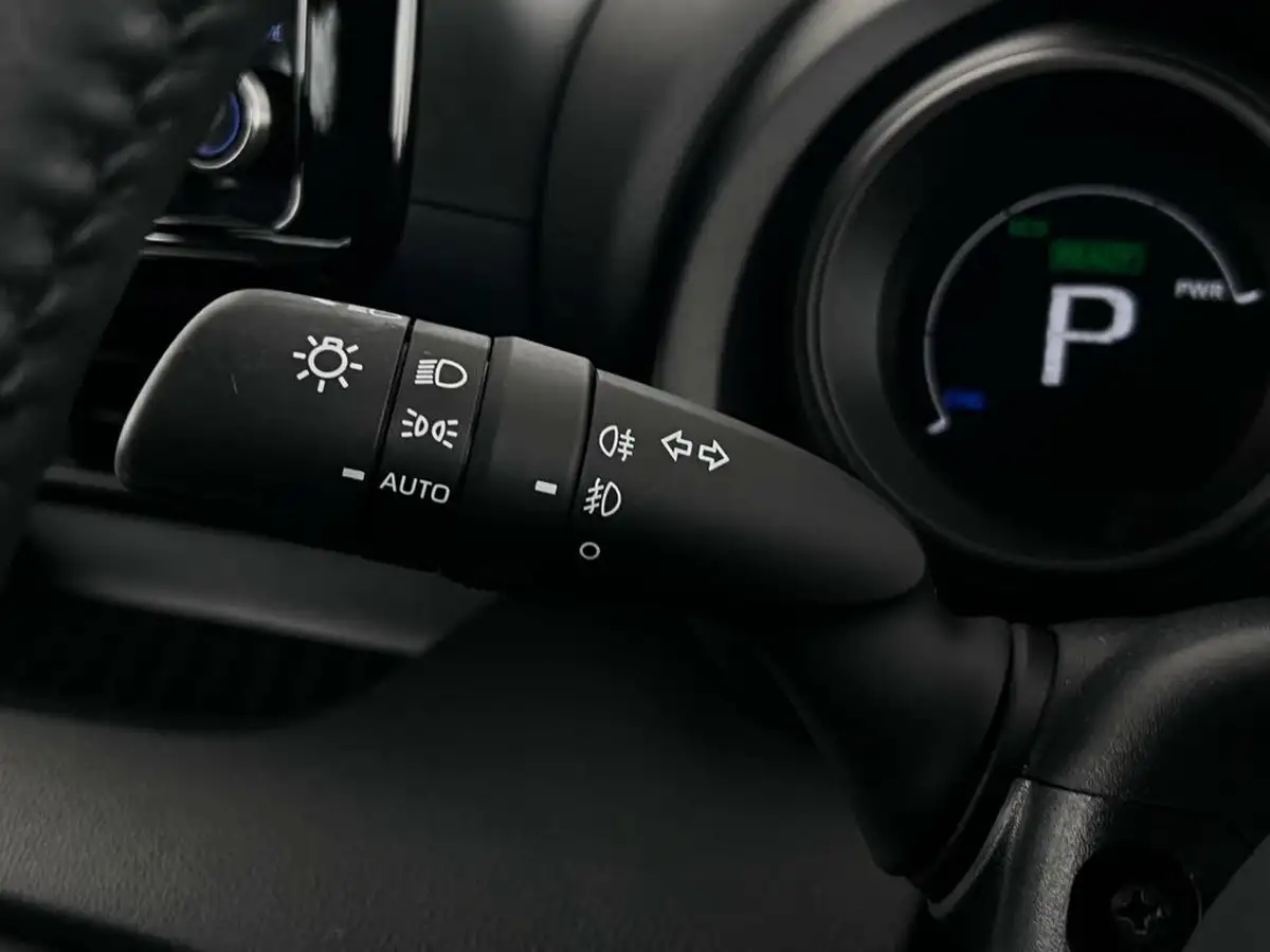 2021-toyota-yaris-15-vvt-i-design-big-20
