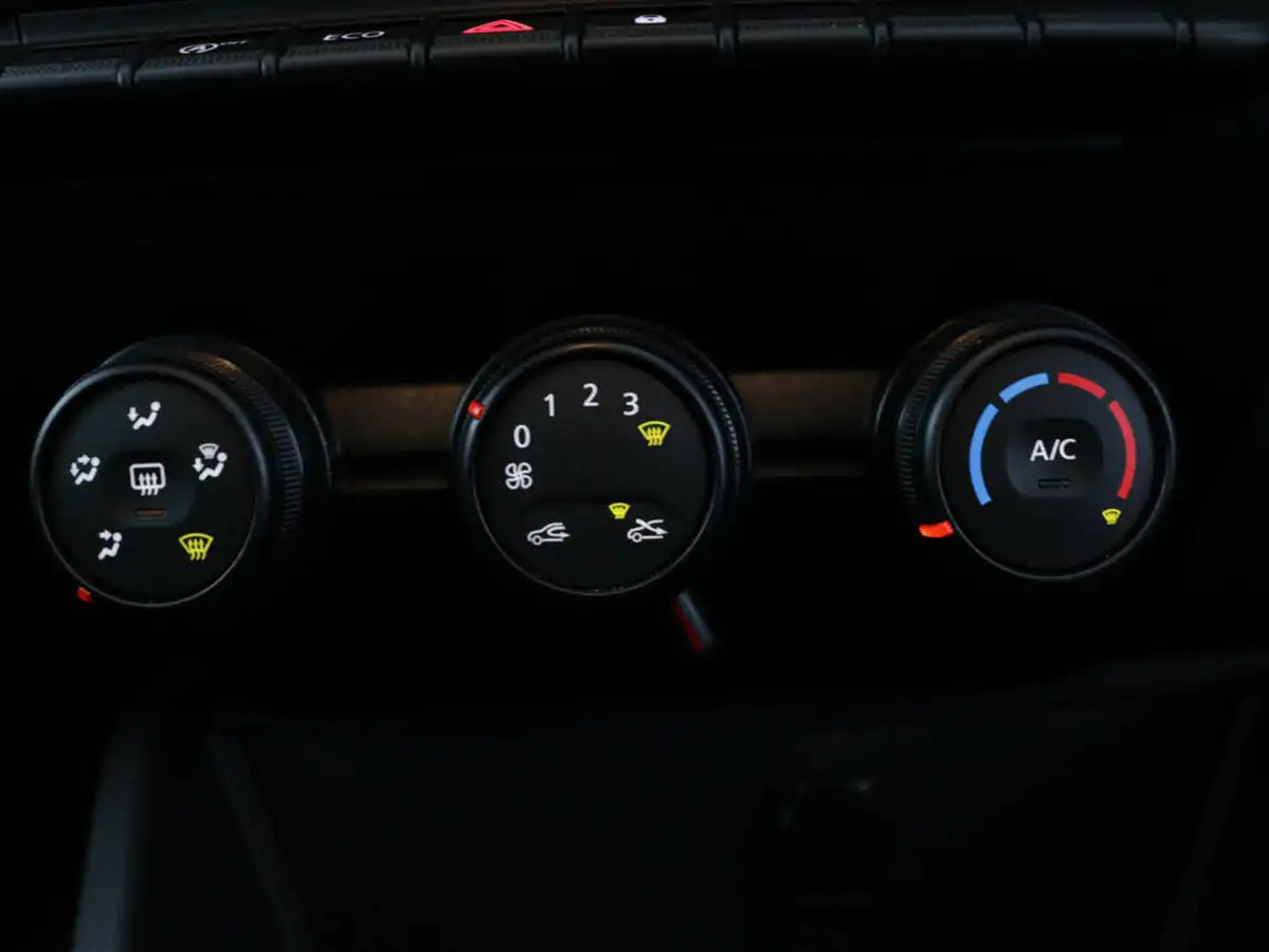 2021-dacia-duster-10-tce-essential-100bhp-ss-station-wagon-5d-big-18