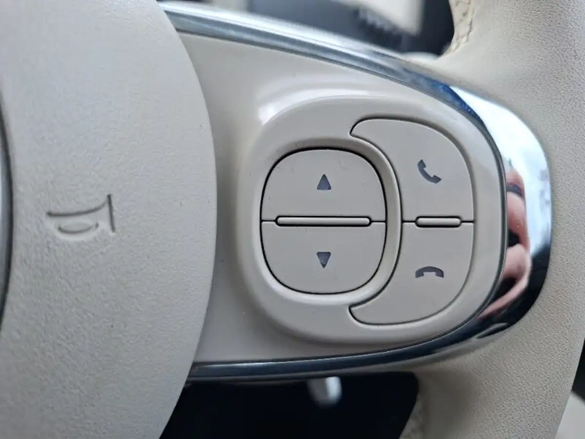 2022-fiat-500-10-dolcevita-big-17