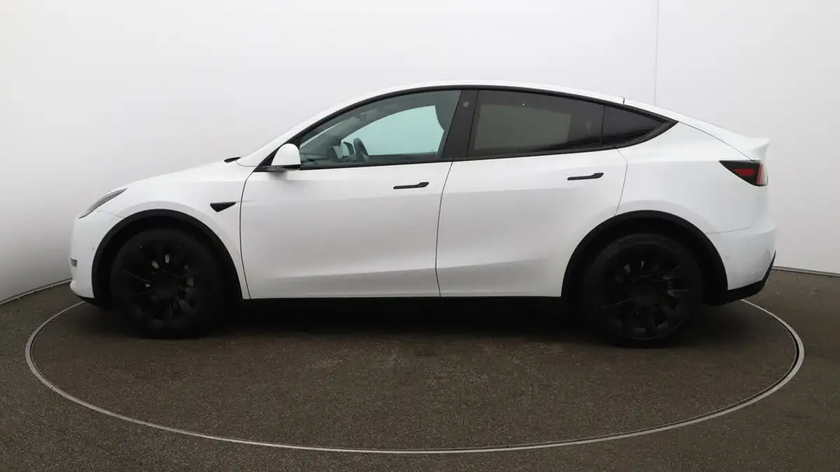 2022-tesla-model-y-e-long-range-big-55