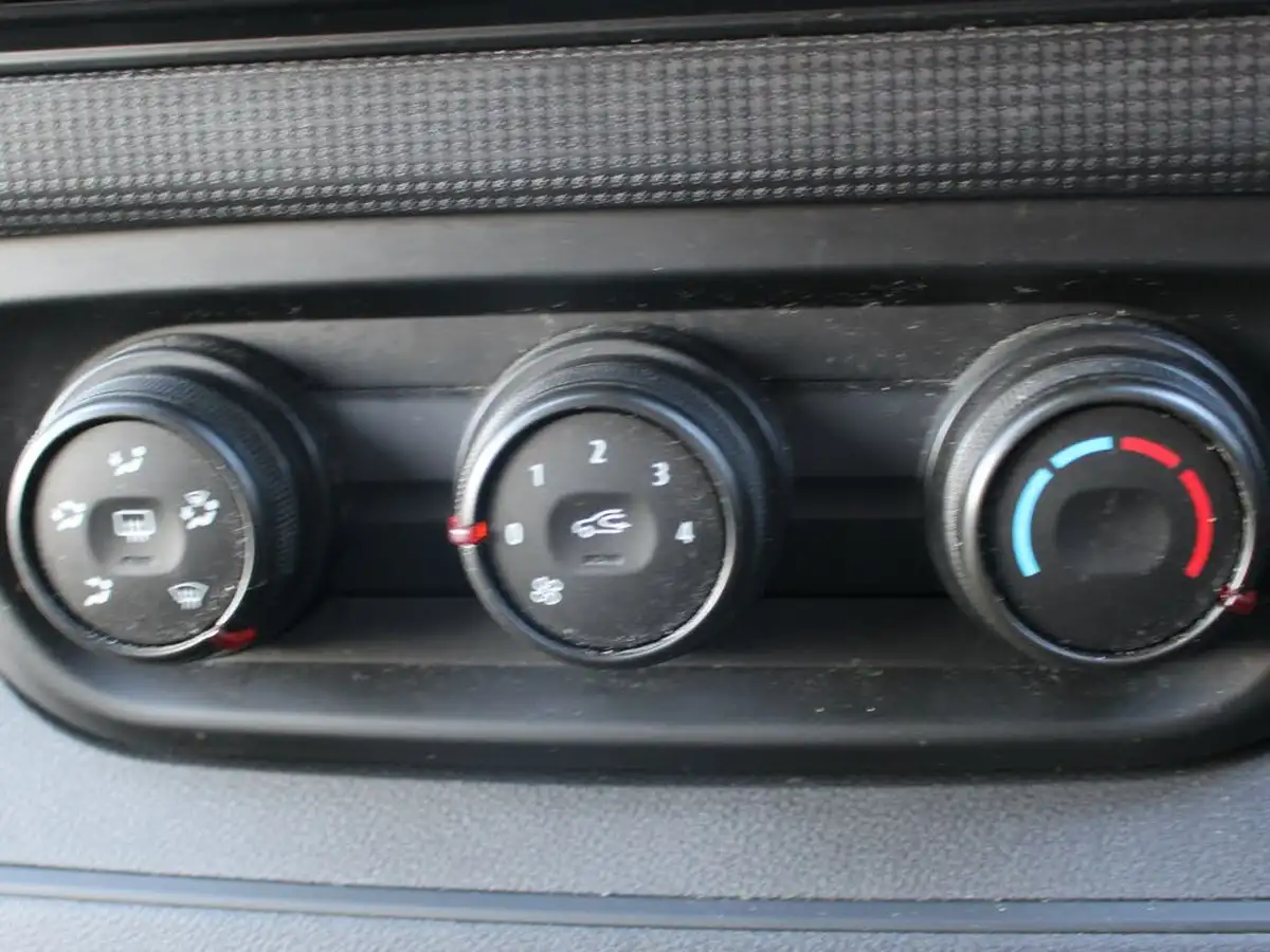 2022-renault-trafic-20dci-sl28-130-business-big-13