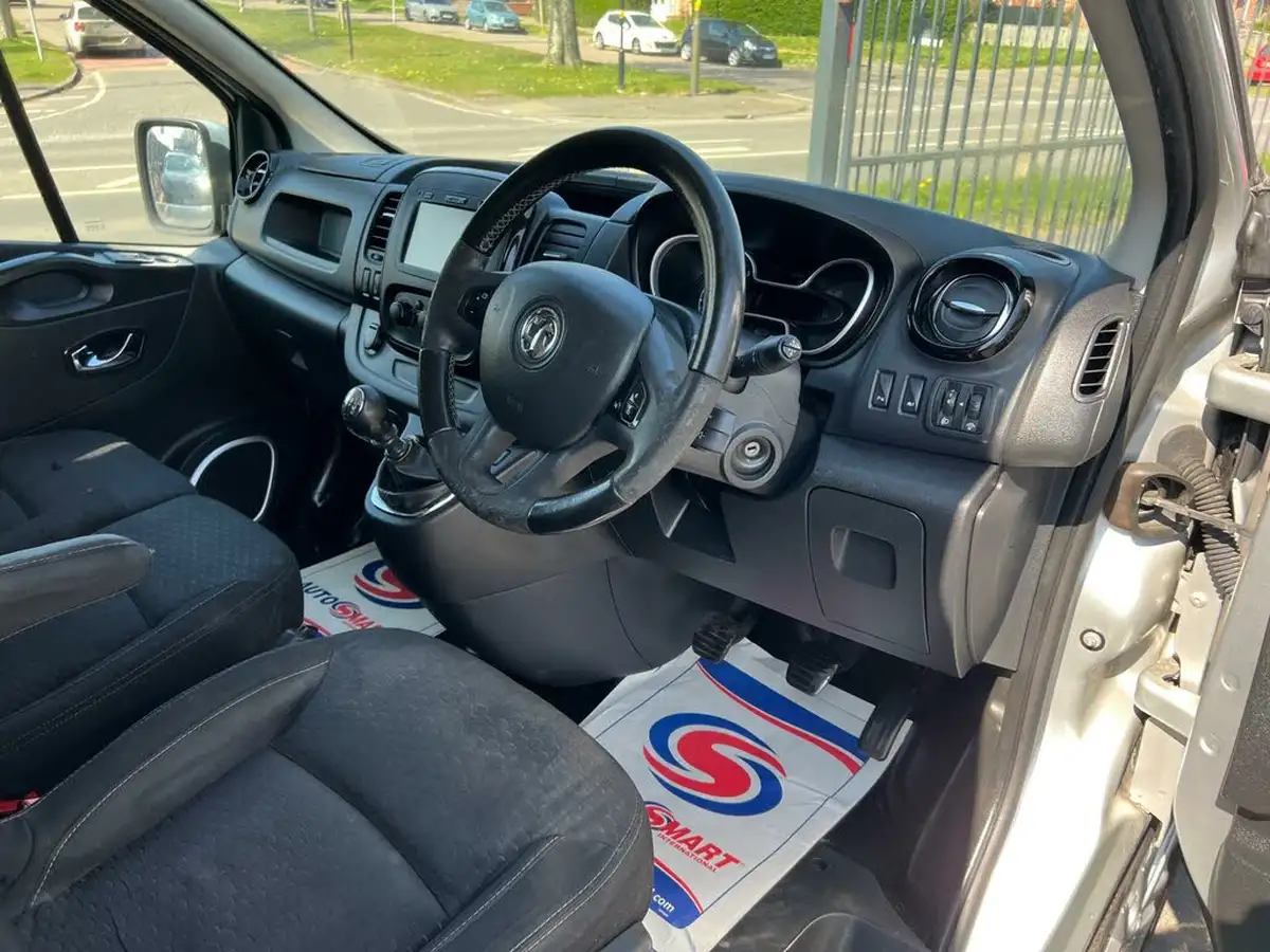 2017-vauxhall-vivaro-16cdti-sportive-2900-l2h1-125pseu6-biturbo-ss-panel-big-9