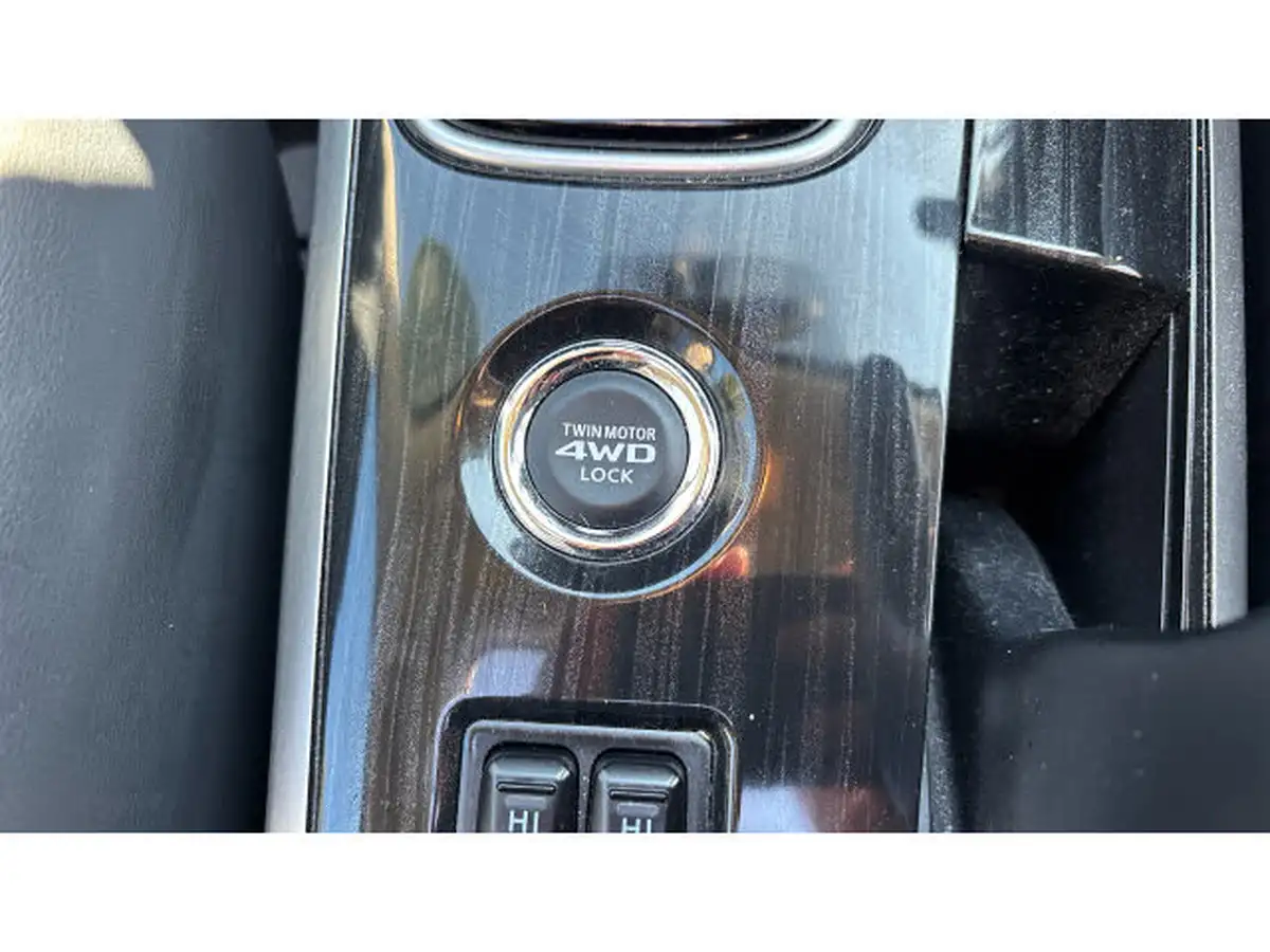 2015-mitsubishi-outlander-20-gx4h-phev-big-46