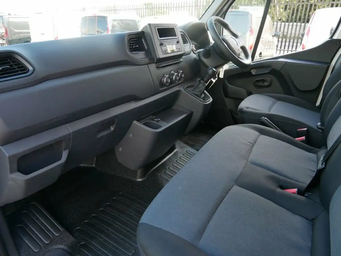 2023-renault-master-23dci-ll35-145-business-chassis-cab-big-16