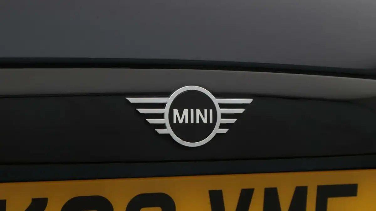 2022-mini-cooper-15-cooper-exclusive-hatchback-3d-big-19